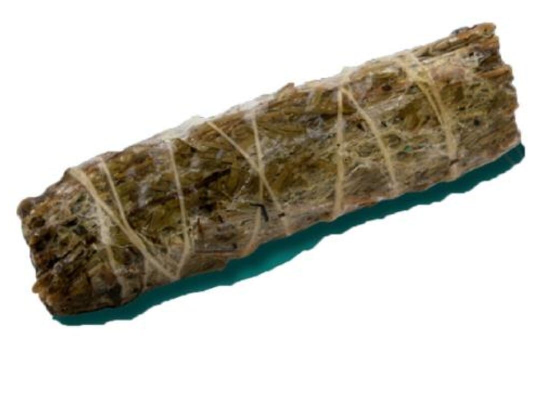 atado de salvia blanca impregnado en copal
