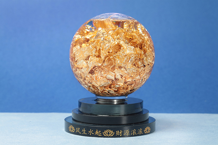 Bola de cristal con oro laminado